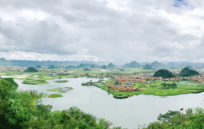 美麗的普者黑景區(qū)俯瞰圖。